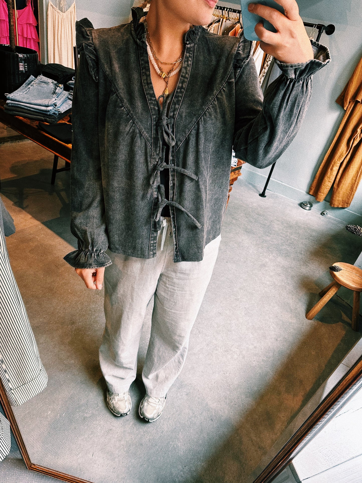 BLOUSE - GRIJS MET RUFFLES